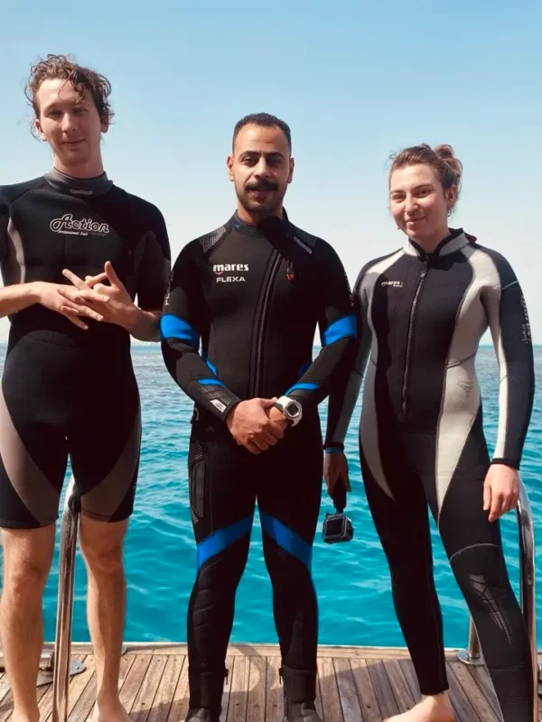 Best Daily Diving in Hurghada with Diving Mentor: Professional PADI diving instructor and certified divers on a Red Sea boat trip