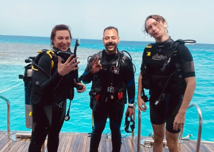 Daily Diving in Hurghada with Diving Mentor: Professional PADI guides and happy certified divers exploring the Red Sea
