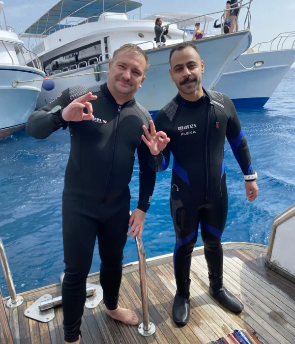 PADI Divemaster Training on boat in Hurghada with Diving Mentor