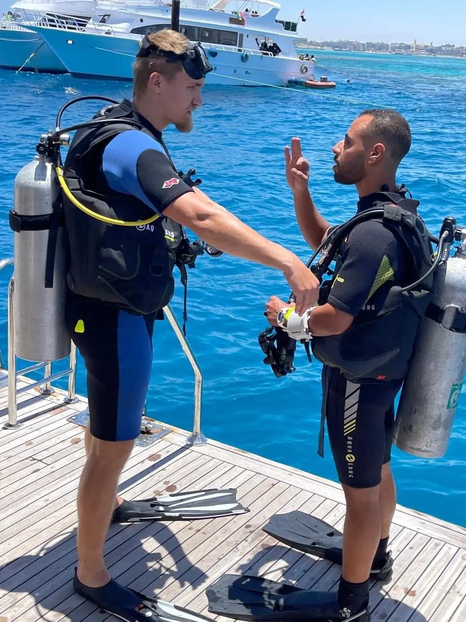Professional pre-dive briefing for PADI Deep Diver course students by Diving Mentor academy in Hurghada